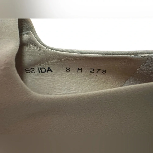 Donald Pliner IDA Chunky Heel Crepe Elastic Shootie Pumps - Picture 8 of 8